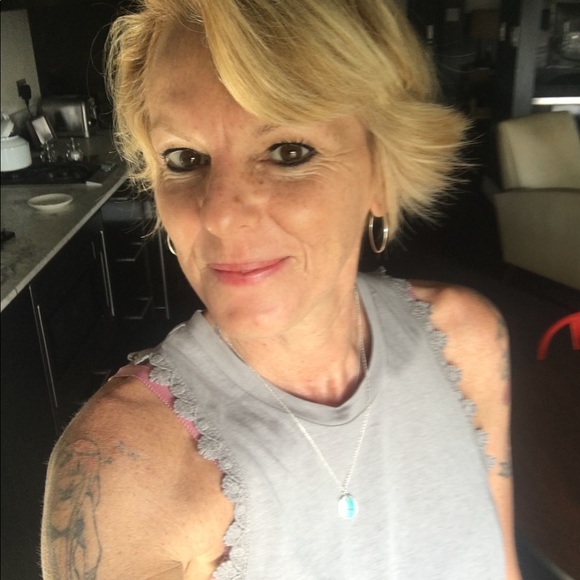 Meet your Posher, Kim - Picture 1 of 1